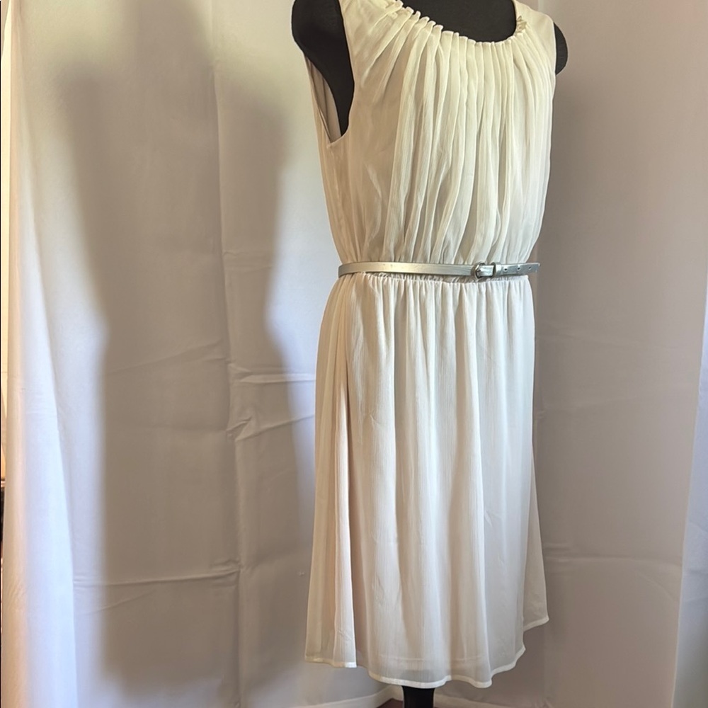 Elegant Flowy Vintage Cream Sleeveless Dress